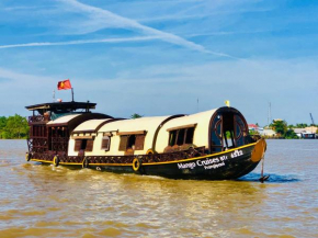 Mekong Delta Overnight Sampan Cruise in Ben Tre
